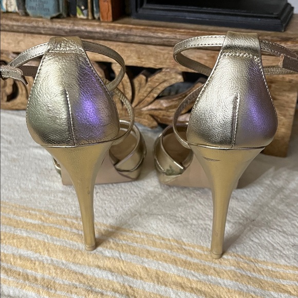 Lillygold03 Lilly Pulitzer Bella gold ankle strap leather heel sandals sz 6.5 - Picture 5 of 7